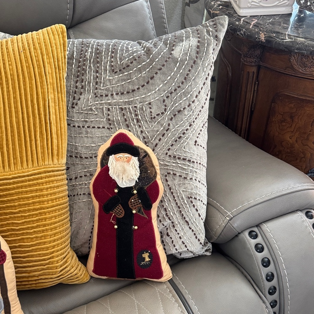 Limited edition Artisan Patti Christmas 1999 Santa Decor Pillow # 6/150